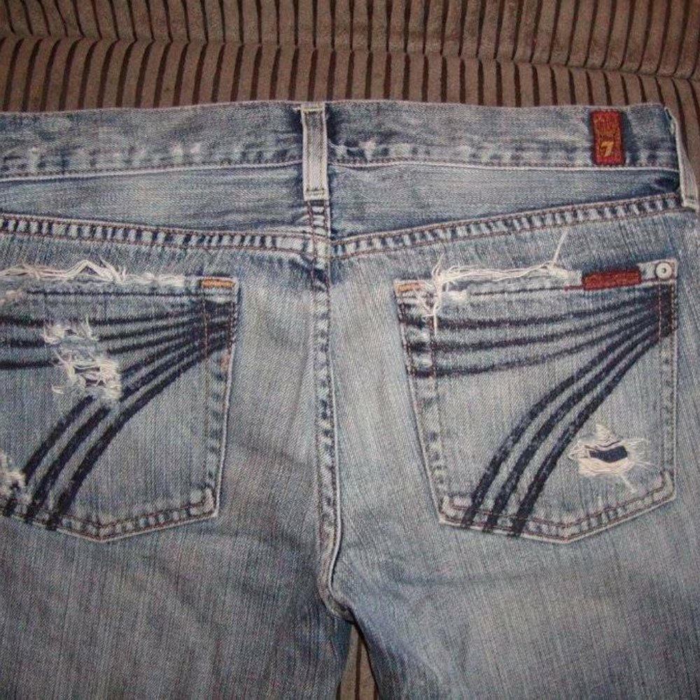 7 FOR ALL MANKIND WOMENS DISTRESSED BERMUDA DENIM ROLLED SHORTS SZ 27 EUC! - Picture 5 of 5